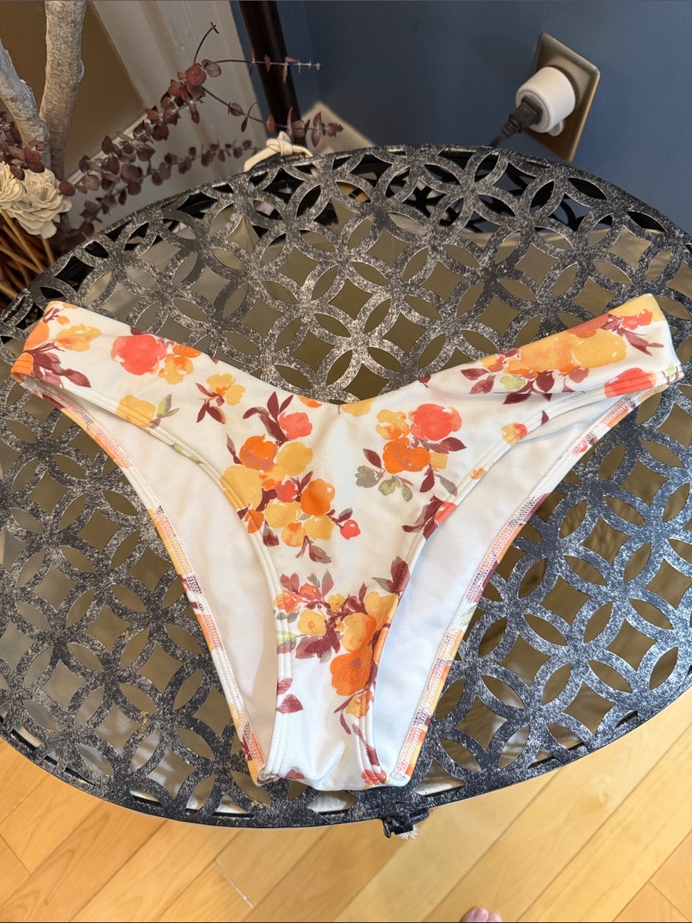 ✨Abercrombie & Fitch Bikini 2 Bottoms Small✨ - Picture 3 of 8